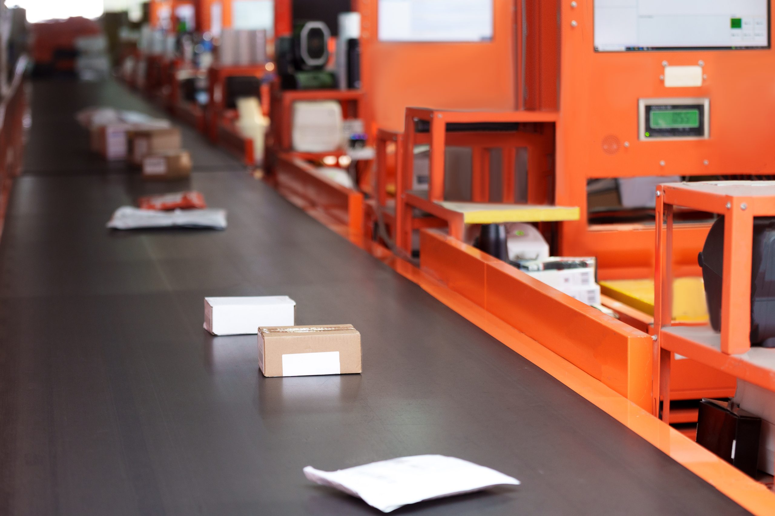 Packages moving along the parcel sorting conveyor